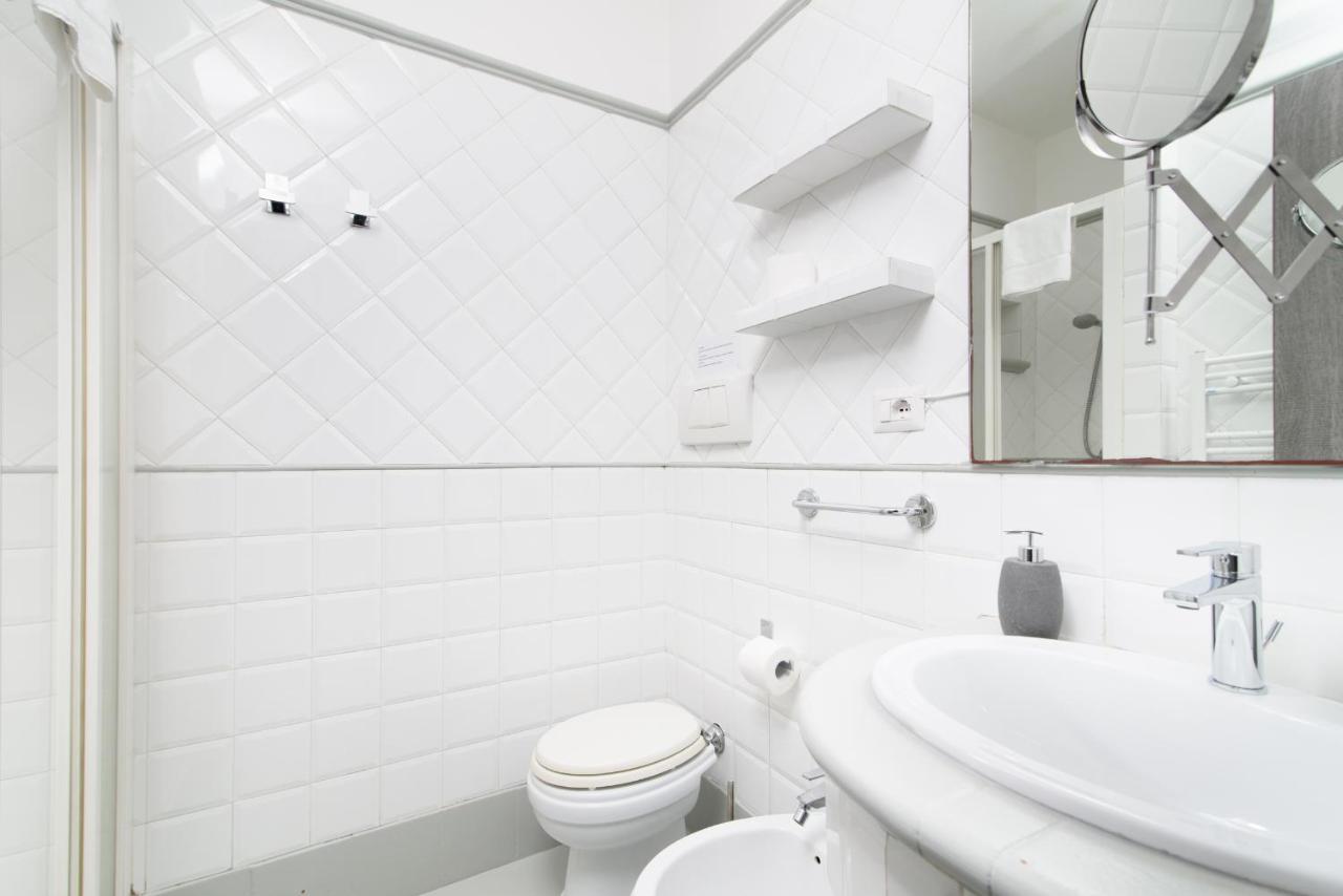 White Caesar Guesthouse ローマ エクステリア 写真
